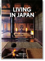 Living in Japan (Bibliotheca Universalis)