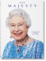 Her Majesty. A Photographic History 1926–Today XL