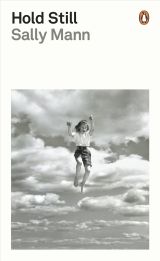 Hold Still. A Memoir with Photographs 
